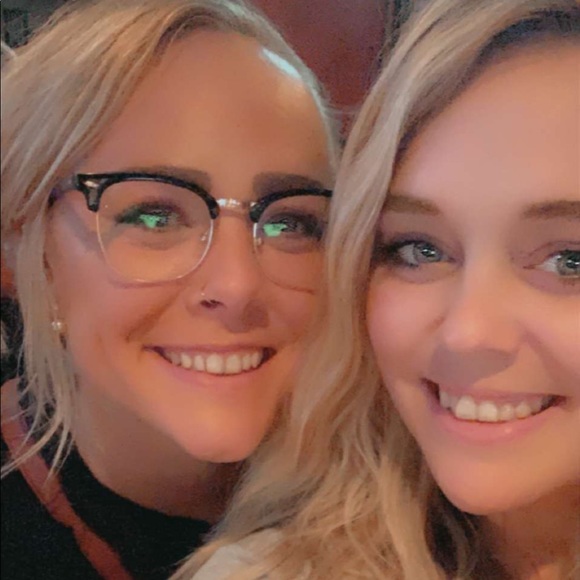 Meet your Posher, Taylor - Picture 1 of 1